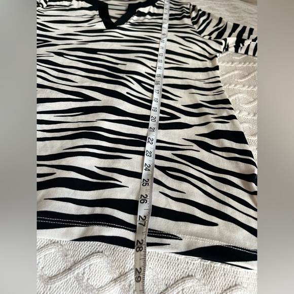 Chico’s Traveler’s Style Black & White Flowy Blouse Women’s Size Large - Picture 11 of 15